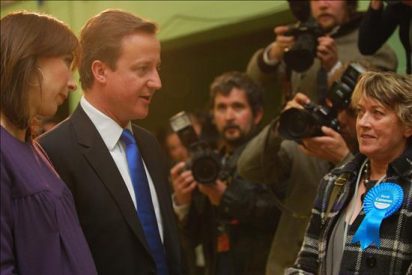Cameron retiene su esca&ntilde;o y afirma que el Laborismo perdi&oacute; el mandato