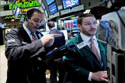 Wall Street baja un 1,28% pese a algunos datos econ&oacute;micos favorables en EE.UU.