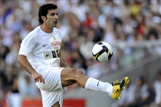 Figo cree que "Mourinho encuadrar&iacute;a muy bien en los valores del Real Madrid"