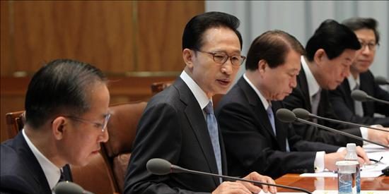 Lee anuncia el bloqueo del comercio con Corea del Norte y exige disculpas