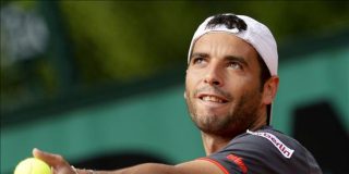 Albert Monta&ntilde;&eacute;s se abre paso pero Gimeno Traver y Arantxa Parra caen