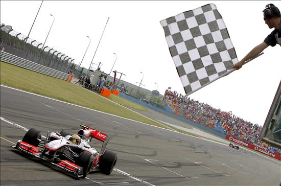 Doblete de McLaren, con victoria de Hamilton por delante de Button y Webber
