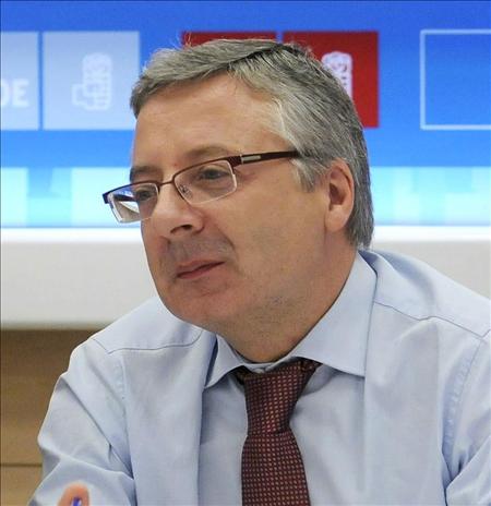 Blanco dice refiriéndose a Zapatero que "este muerto está muy vivo; goza de buena salud"