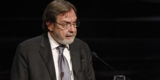 Juan Luis Cebri&aacute;n: "En 2043 desaparecer&aacute;n los peri&oacute;dicos escritos porque no habr&aacute; lectores que los compren"