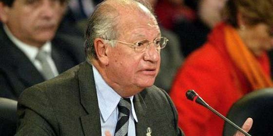 Ricardo Lagos:"Fue un honor condecorar a Lucho Barrios durante mi gobierno"