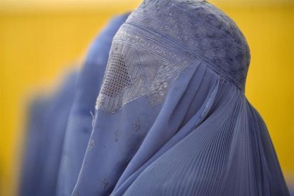 AI advierte de que prohibir el 'burka' puede conllevar que haya mujeres encerradas en su casa