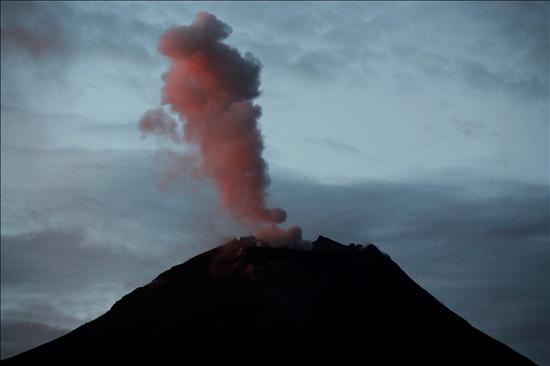 M&aacute;s de once explosiones cada hora genera el volc&aacute;n ecuatoriano Tungurahua