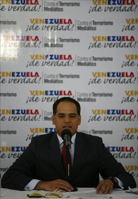 Telesur denuncia la detención de un corresponsal, en una acción que califica de "masacre"