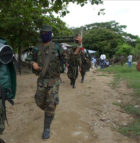 Presuntos guerrilleros de las FARC secuestran a siete personas en Colombia
