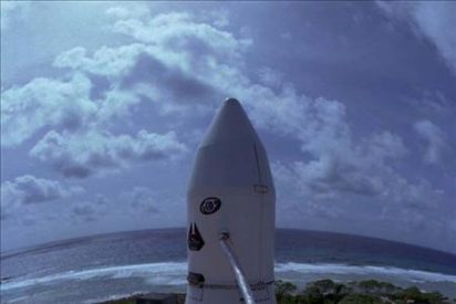 Cohete privado Falcon 9 se prepara para su primer vuelo desde Cabo Ca&ntilde;averal