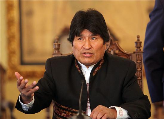 Ind&iacute;genas bolivianos entregan los cuerpos de los polic&iacute;as linchados a cambio de impunidad