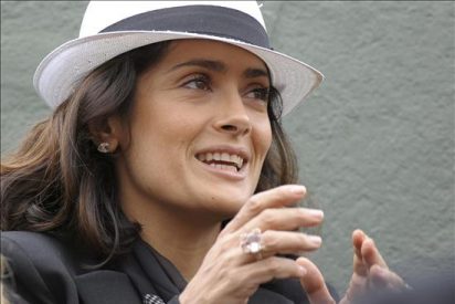 "Aprend&iacute; a usar una computadora la semana pasada", confiesa Salma Hayek