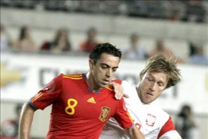 Xavi cree que "est&aacute; bien ir de favoritos y ser optimistas, pero no hay que cre&eacute;rselo"