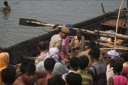Al menos 25 muertos y 17 desaparecidos al hundirse un barco en el r&iacute;o Ganges