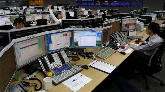 El &iacute;ndice Kospi baja 2,75 puntos el 0,16 por ciento hasta 1.687,85 puntos