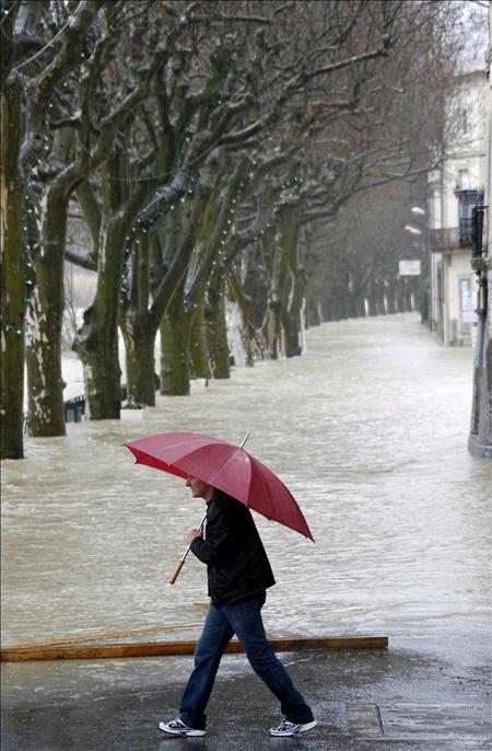 Diez muertos y varios desaparecidos en inundaciones en el sureste franc&eacute;s