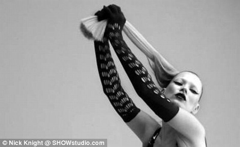 Kate Moss se vuelve "dominatrix" en una sesión muy provocadora
