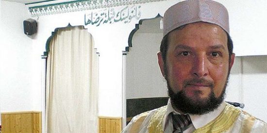 Caama&ntilde;o subvenciona a un im&aacute;n que justifica lapidar ad&uacute;lteras