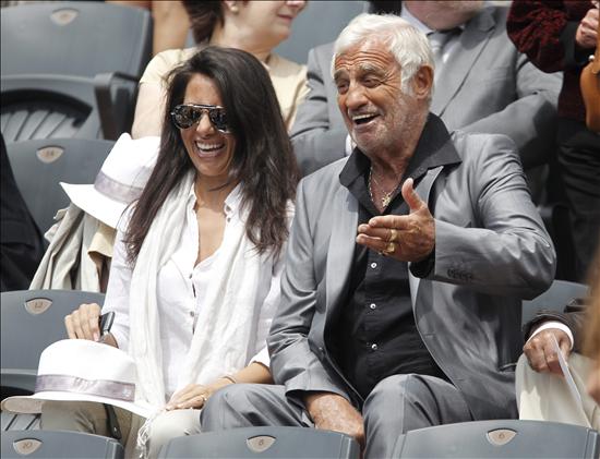 Belmondo es interrogado de nuevo por movimientos irregulares de su joven pareja