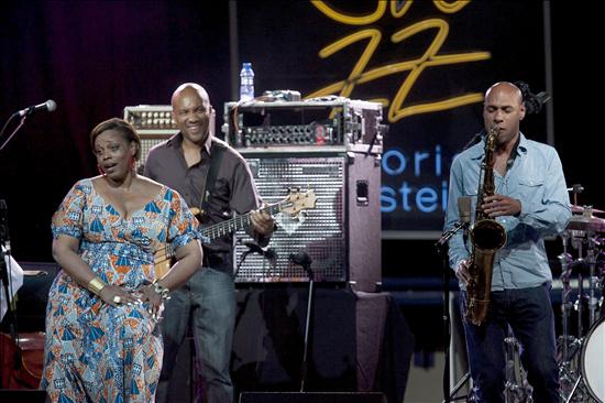 Dianne Reeves: Un sensual paseo por todas las m&uacute;sicas