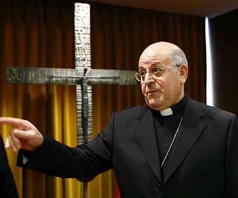 Bl&aacute;zquez aparta a sacerdote que envi&oacute; mensajes subidos de tono a una menor