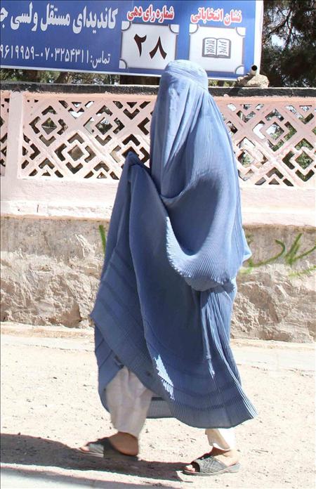 Nadje Sadig dice que el burka en Irak "es un fen&oacute;meno postinvasi&oacute;n"