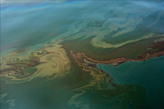 EE.UU. eleva a 4,9 millones de barriles la cantidad de crudo vertido al Golfo