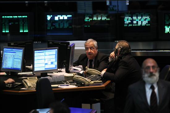 La mayoría de bolsas latinoamericanas sigue a Wall Street y cierra a la baja