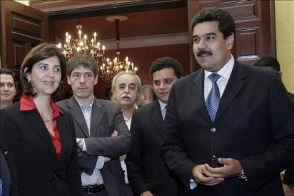 Santos y Ch&aacute;vez se reunir&aacute;n ma&ntilde;ana en Colombia para restablecer relaciones