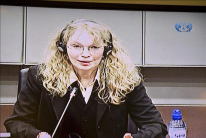 Mia Farrow asegura que los diamantes regalados a Campbell procedían de Taylor