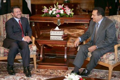 Abás, Mubarak y Abdalá II abordarán hoy en El Cairo el diálogo palestino-israelí