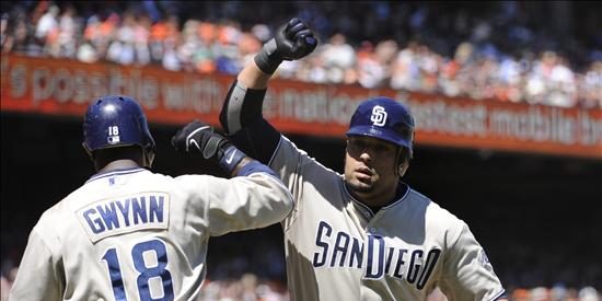 8-2. Torrealba jonronea y los Padres se afianzan como l&iacute;deres