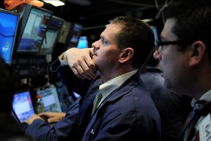 El Dow Jones baja el 0,35 por ciento lastrado por el lento crecimiento en Jap&oacute;n