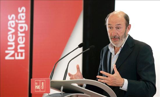 Rubalcaba viaja a Rabat para escenificar el fin de la crisis de Melilla