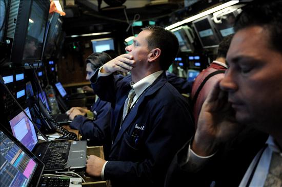 El Dow Jones baja el 0,61 por ciento y pierde la cota de 10.000 puntos
