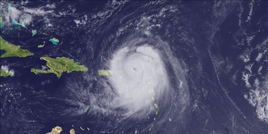 El hurac&aacute;n "Earl" de categor&iacute;a 3 cobra intensidad en su avance hacia el Caribe