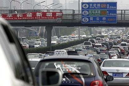 Un atasco de m&aacute;s de 100 kil&oacute;metros y que dura ya nueve d&iacute;as