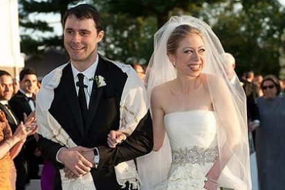 Marc y Chelsea Clinton.