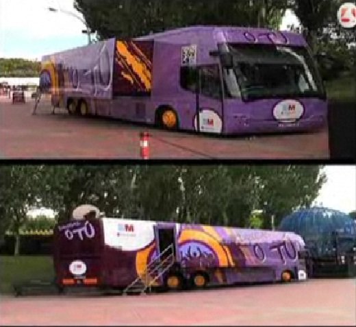 Un autob&uacute;s recorre las calles de Madrid bajo el lema 'Drogas o t&uacute;'