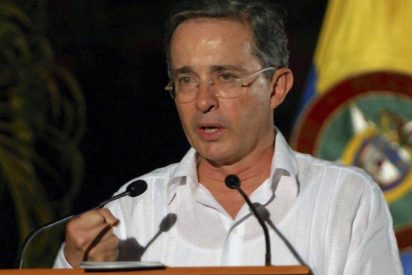 Piden retirar a Uribe el cargo de "acad&eacute;mico distinguido" en Georgetown