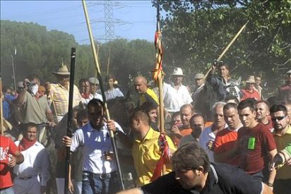 Espinosa dice que el Toro la Vega debe debatirse en un grupo de alto nivel con las comunidades