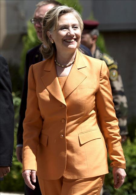 Hillary Clinton parte hacia Ammán para reunirse con el rey Abdala II