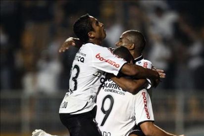 El l&iacute;der Corinthians tiene una dif&iacute;cil visita al campe&oacute;n de la Libertadores
