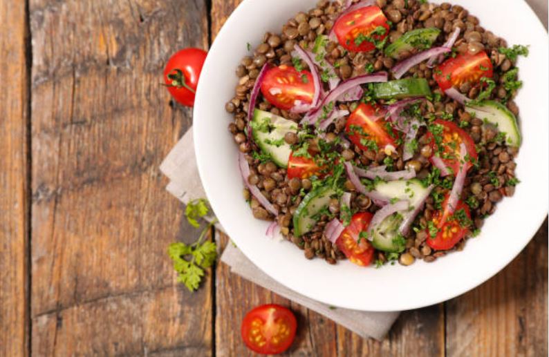 Ensalada de lentejas: 2 recetas f&aacute;ciles
