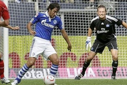 Primera victoria del Schalke de Ra&uacute;l