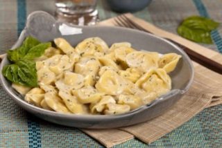 Tortellini de queso: 2 recetas f&aacute;ciles ?