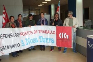 Los trabajadores de 'A Nosa Terra' se encierran en la sede del Xornal