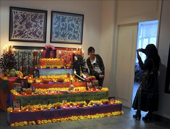 Altar mexicano a Frida Kahlo para celebrar el D&iacute;a de Muertos en China