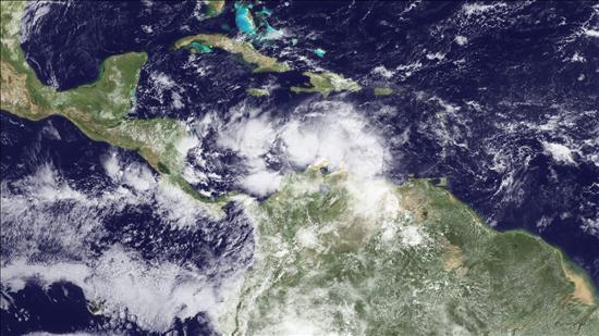 La depresión tropical "Tomas" cobra intensidad y de nuevo es una tormenta