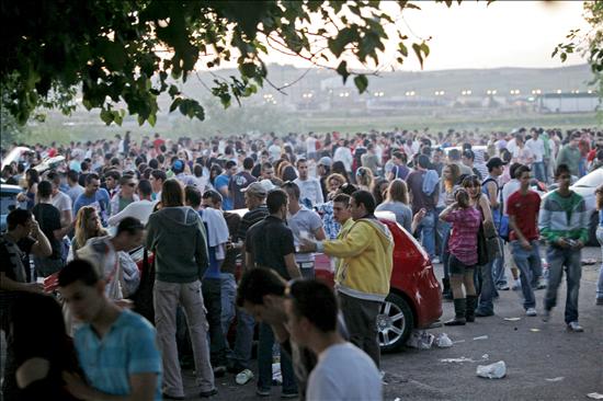 La OMC pide medidas educativas y de prevenci&oacute;n para evitar que los menores beban